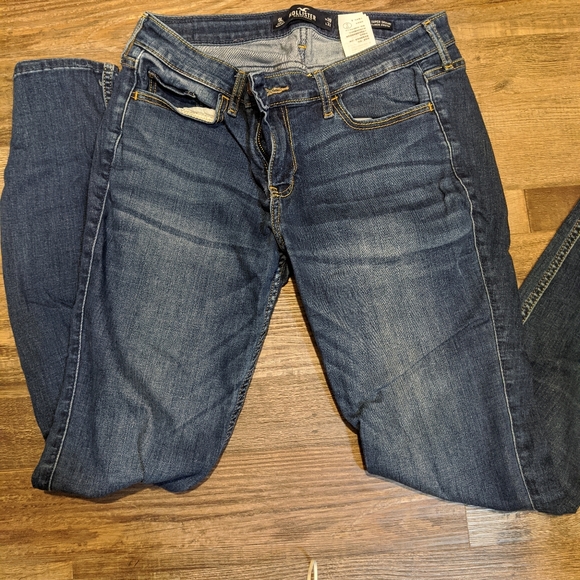 Hollister NWOT jeans - Picture 1 of 2